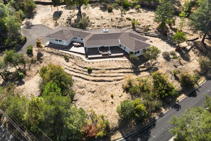 Photo 2 of 510 Woodside Drive
