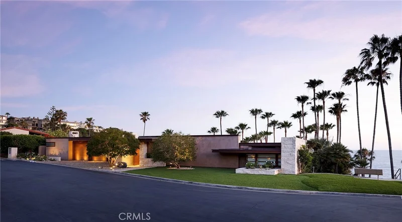 2495 Riviera photo 2