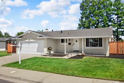6225 Robin Ct