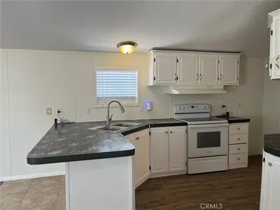 22225 Ellis Avenue photo 2