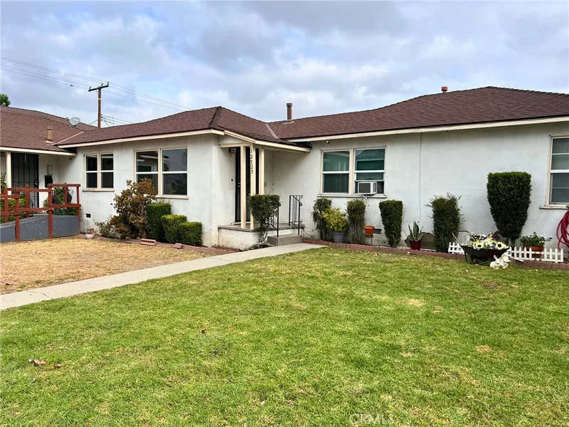 7957 Milton photo 2