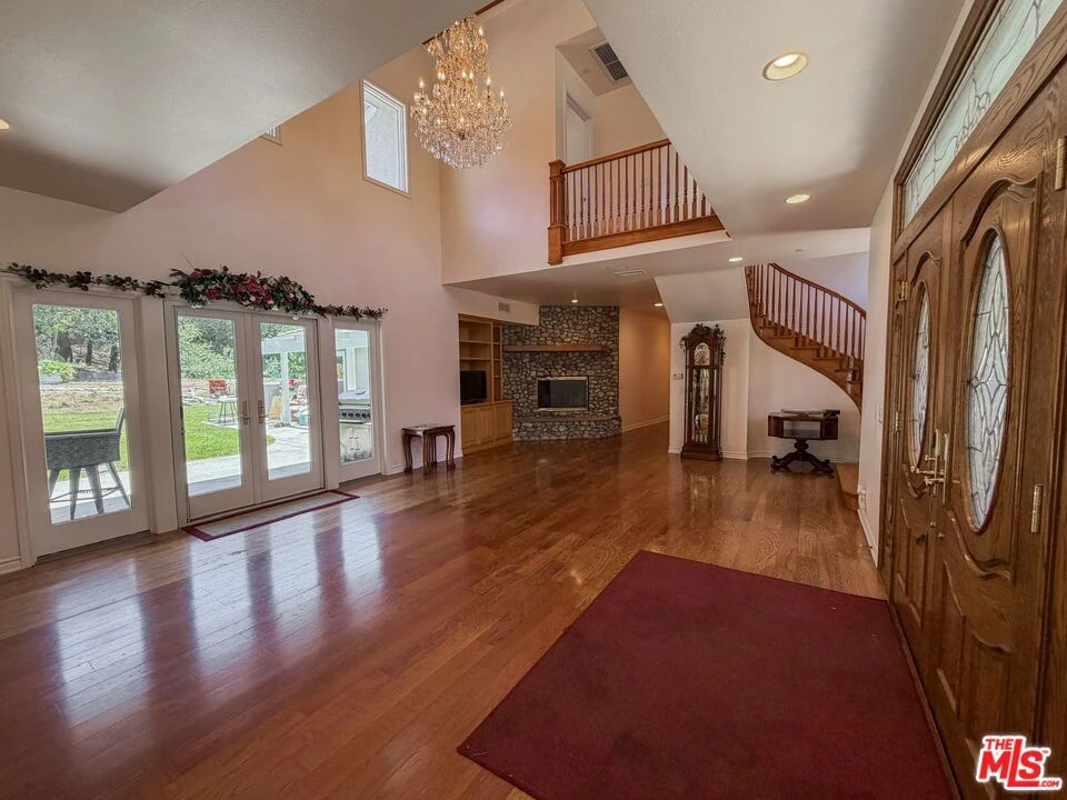Interior 4