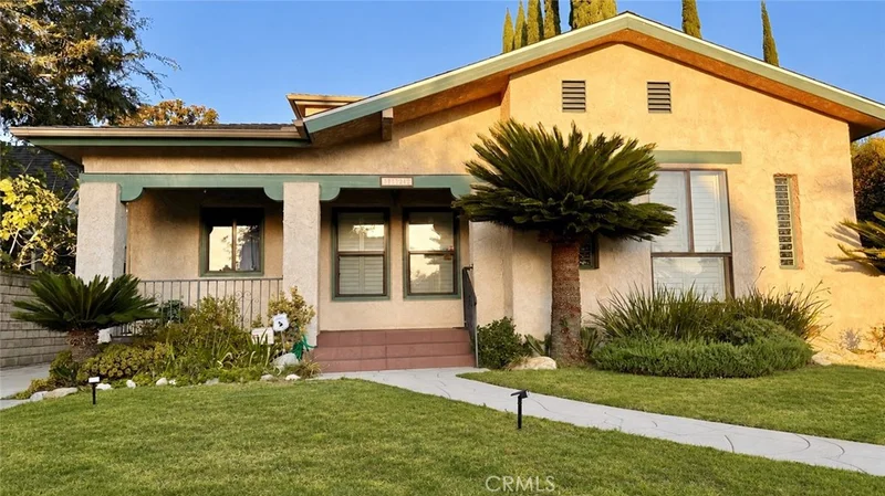 1122 N Isabel Street