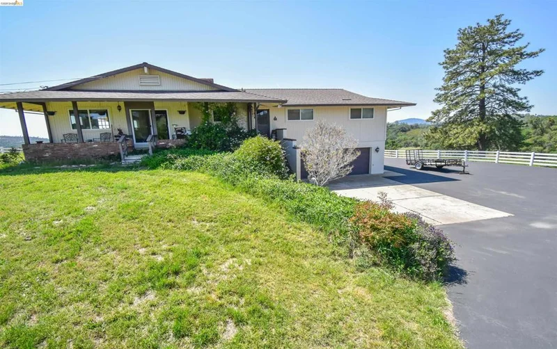 9325 Fraguero Rd photo 2
