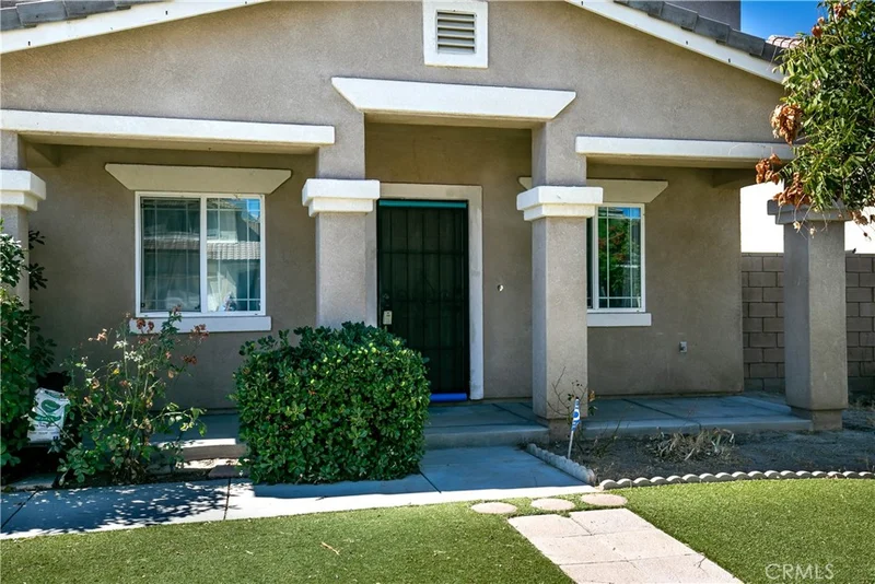 3102 E Topaz photo 2