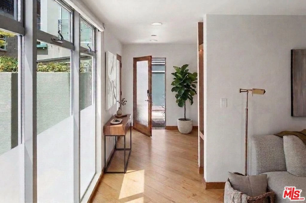 Interior 4