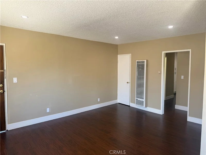 600 E Acacia Avenue 6