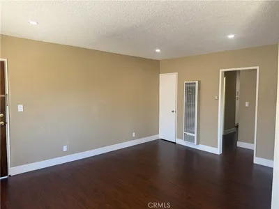600 E Acacia Avenue 6