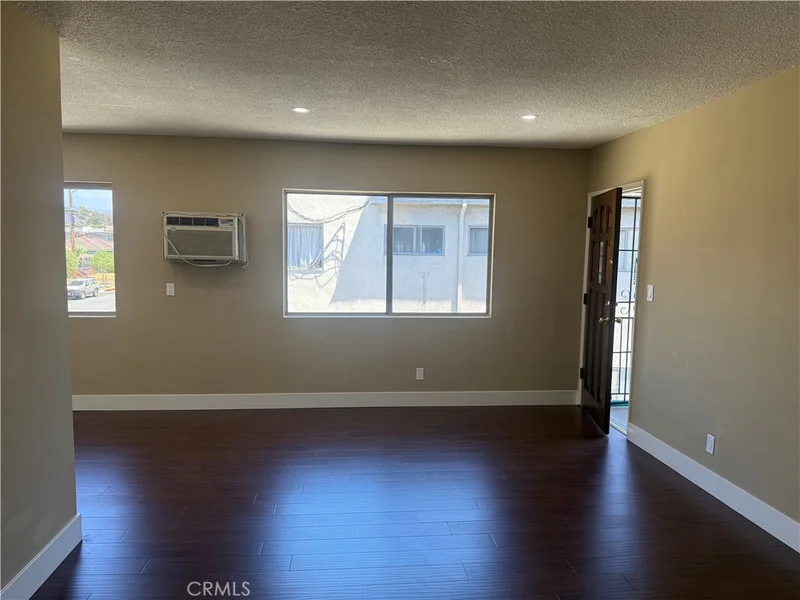 600 E Acacia Avenue 6 photo 2