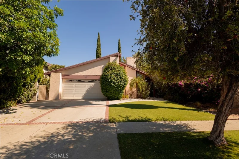 Photo 2 of 18129 Delano