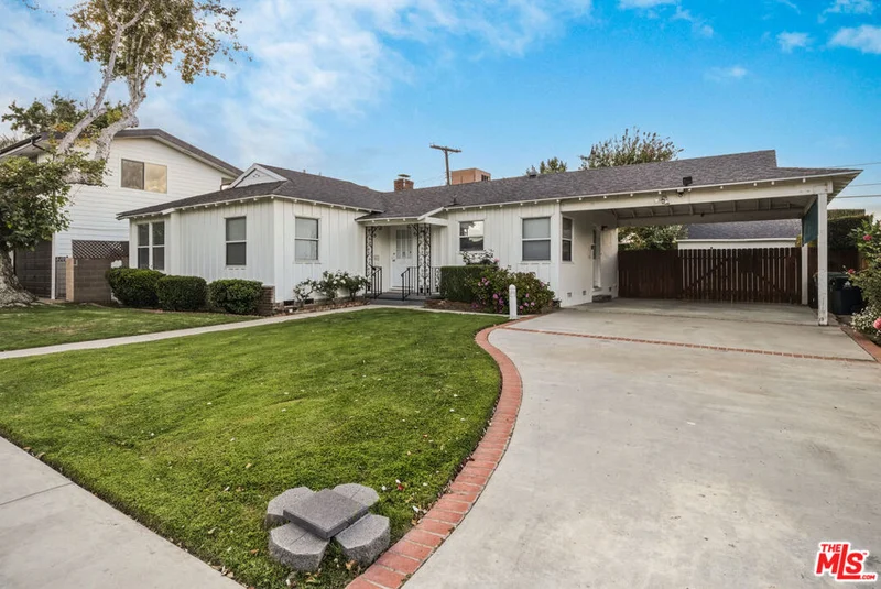 12811 Cumpston Street photo 2