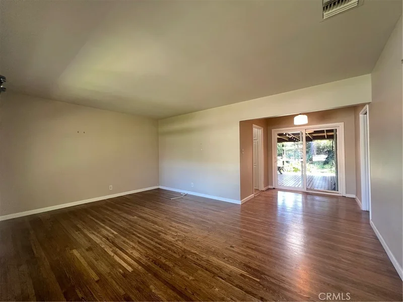 470 Walnut photo 2