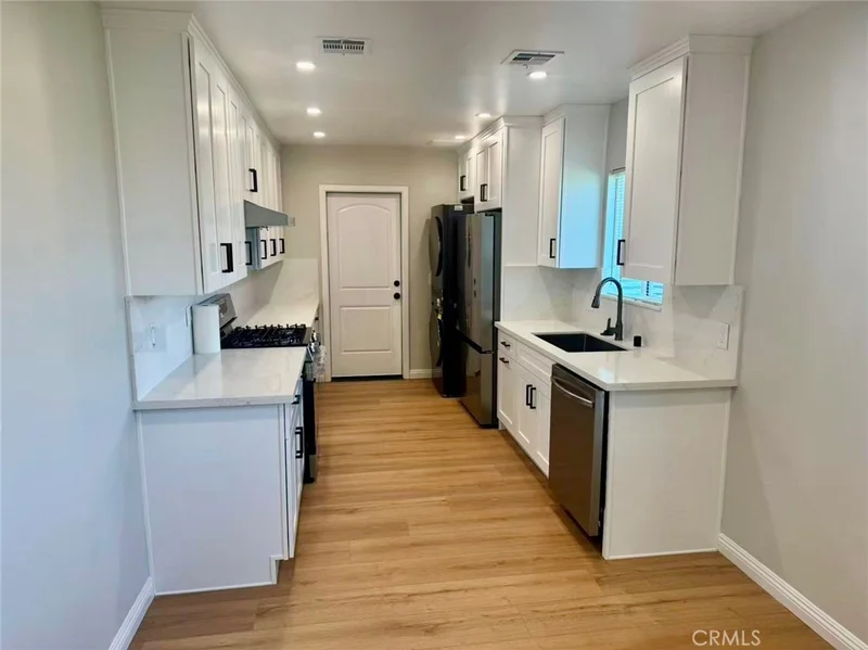1502 E Thelborn Street photo 2