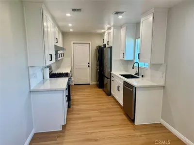 1502 E Thelborn Street photo 2