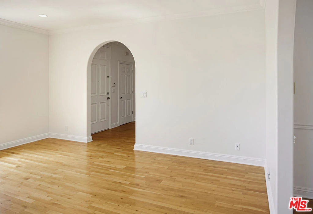 Interior 4