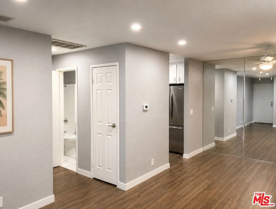 Interior 4