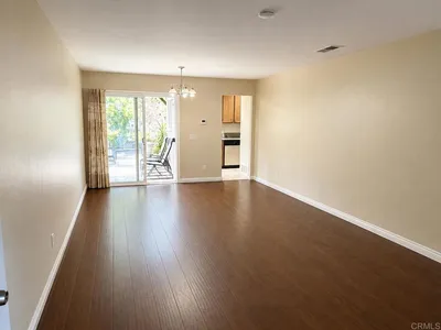 4552 Beverly Glen Drive photo 2