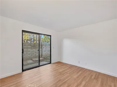 609 E Phillips photo 2