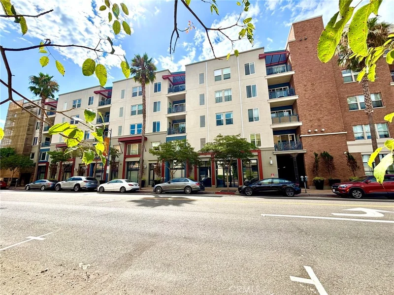 Photo 2 of 300 E 4th Street 422