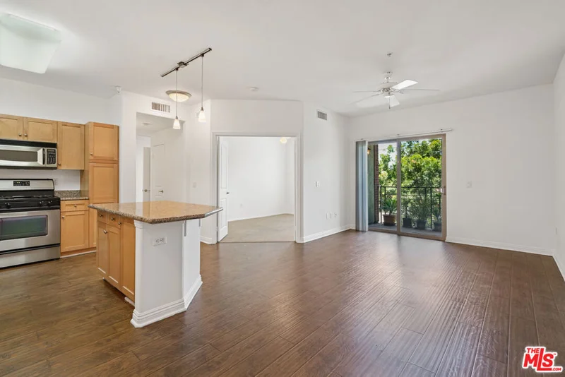 100 S Alameda Street 355 photo 2