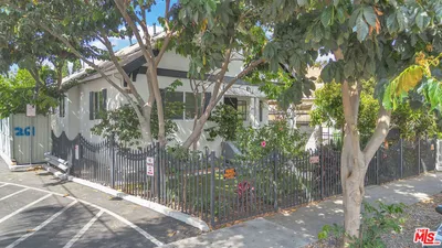 261 W 43rd Place