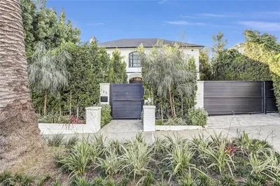 725 N Doheny