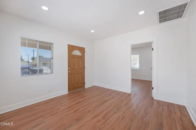 121 S Lotus Avenue photo 2