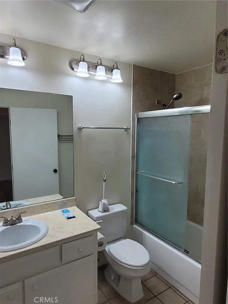 Interior 3