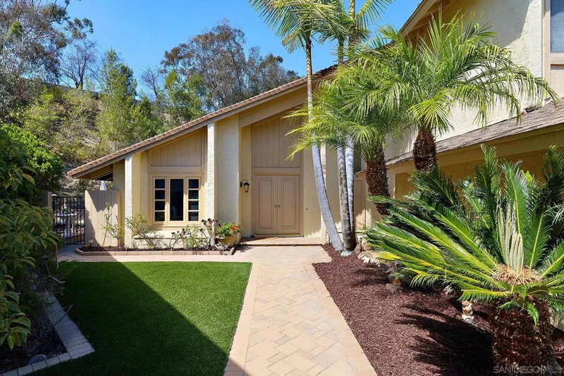Photo 2 of 10266 Vista Valle Ct.