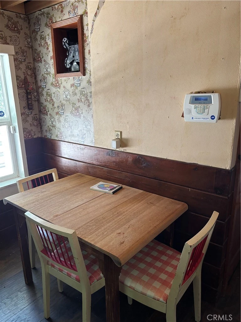 Interior 4