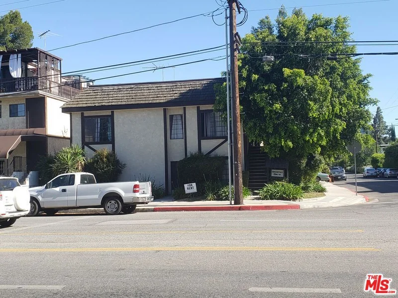 5170 N Columbus Avenue 7 photo 2