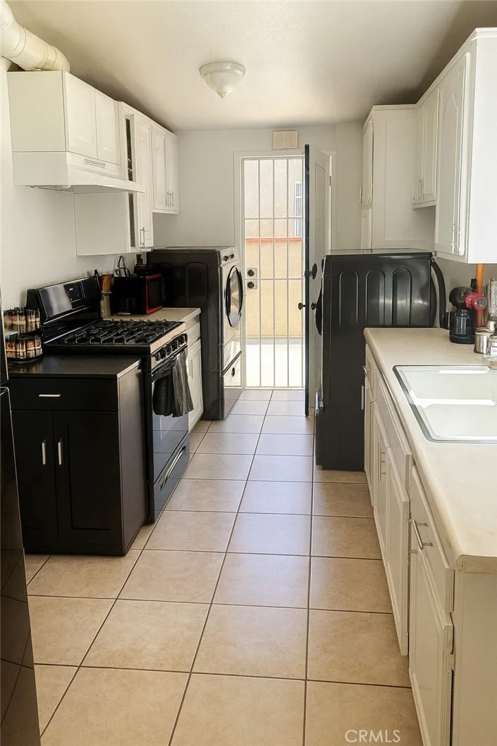 Photo 2 of 44129 Carolside