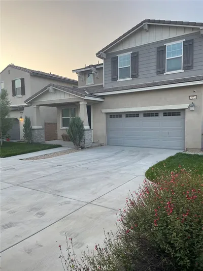 3273 E Yosemite
