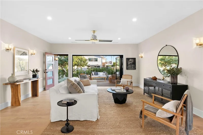 354 La Perle Lane photo 2