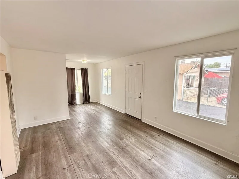 813 E Nocta photo 2