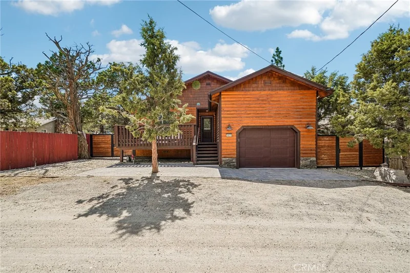 933 Spruce photo 2