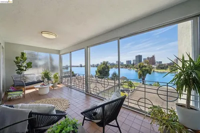 2324 Lakeshore Ave 6