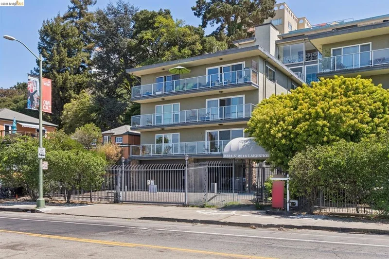 Photo 2 of 2324 Lakeshore Ave
