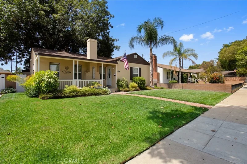 1527 N Avon