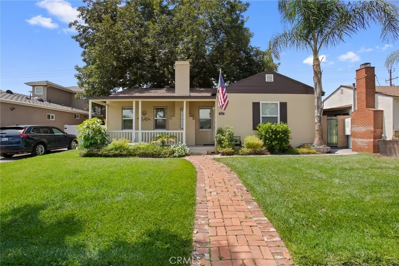 1527 N Avon photo 2