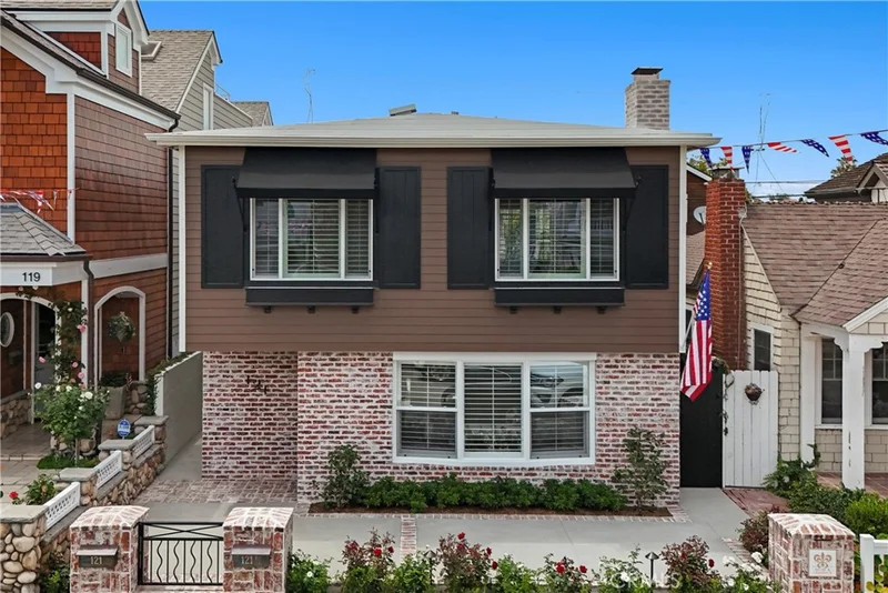 121 Topaz Ave