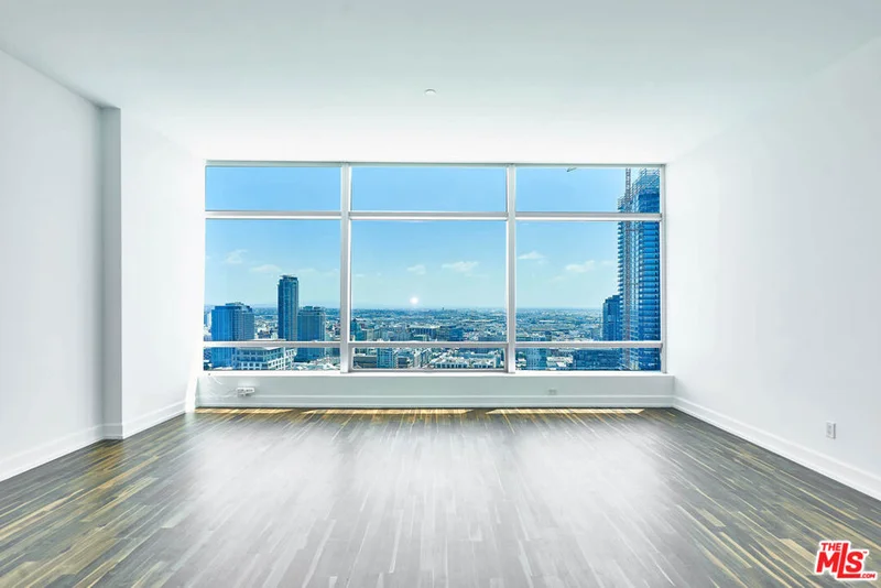 900 W OLYMPIC Boulevard 35i