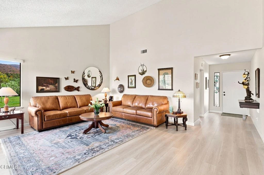 Interior 4