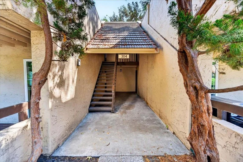 Photo 2 of 304 Tradewinds Drive 1