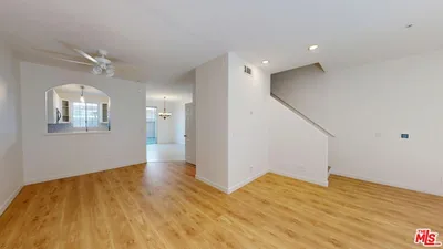 18347 Saticoy Street 31 photo 2
