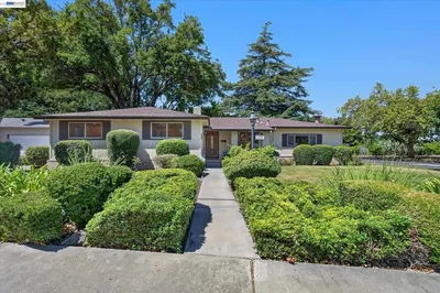 1787 Roxbury Dr