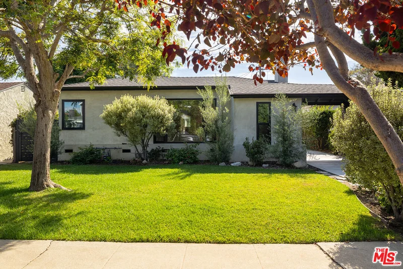 Photo 2 of 2621 Veteran Avenue