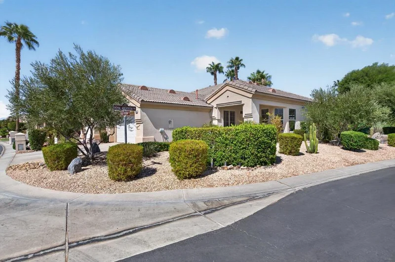 43696 Old Troon