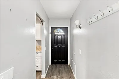 930 La Quinta Way photo 2