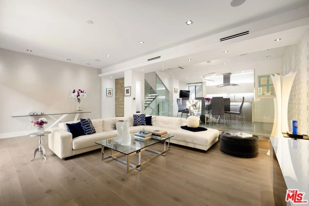 Interior 2